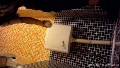 厕所TP漂亮的服务员竟然是个白虎 1V