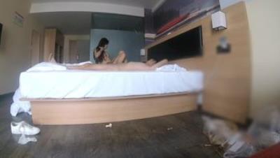 暑假和学院女神异地旅游酒店720P高清无水印