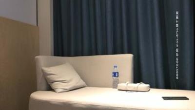 白裙小姐姐温柔健谈善于调情