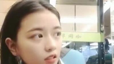 00后喷水娃清纯甜美萌妹网吧自慰口交再回家和炮友啪啪