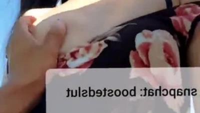 大白天和老婆在草地上操逼老婆觉得好刺激哦