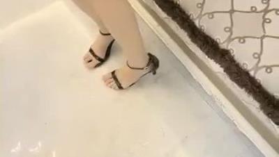 性感红唇嫩妹子抬起双腿粉穴特写快速抽插