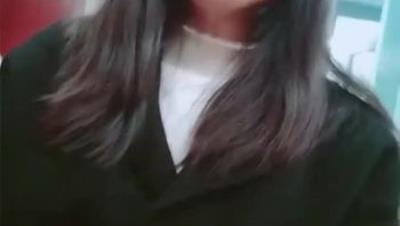 闷骚大学生不停挑逗男友还说来呀来呀实在受不了按倒床上扒光尽情发泄