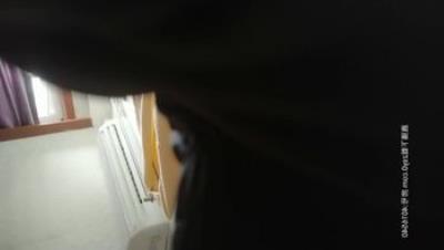 街头搭讪个高颜值的长发站街女回住所吃快餐