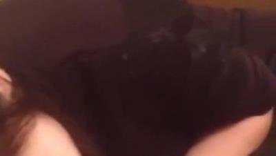 小仙女鼻子闻闻舌头舔舔龟头出水啦