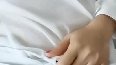 漂亮38D豪乳小姐姐边给情人打电话边享受大屌哥肉棒跪舔吃的津津有味这身材这骚劲不操个够可惜了