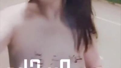 推特大神查小理精彩调教车来车往全裸大奶母狗勾引路人摸逼