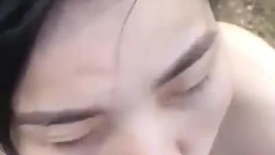 迷人的少妇在河边舔肉棒这的风景很美在这舔肉棒真的是一种享受