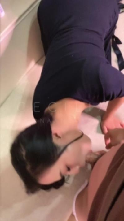 后入极品小骚逼 微露脸