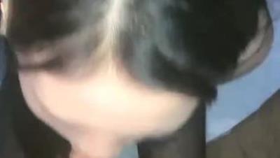 喝着优酸乳穿着开档蕾丝大鸡巴打大奶按在床上就是干没憋住内射里面