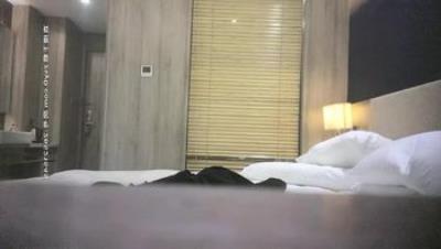 约操清纯一线天小姐姐外表清纯床上超级骚