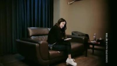 高价约炮网红脸外围妹大肉棒干得表情销魂呻吟不断