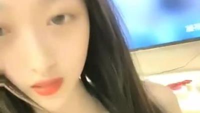 蜜汁少女粉嫩红唇苗条妹子和炮友激情啪啪翘起圆润性感屁股