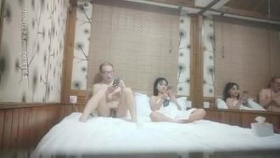 老牛吃嫩草国庆约炮零零后样子娇小的兼职小师妹