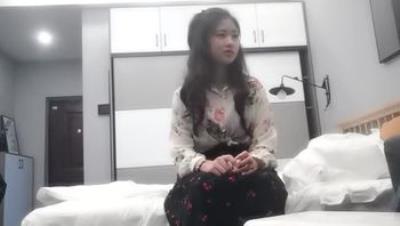 偷拍年轻漂亮的服装店少妇老板娘极品豪乳观音坐莲好销魂