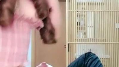 萌妹子乱伦处男小表弟无套抽插一顿操口爆吞精