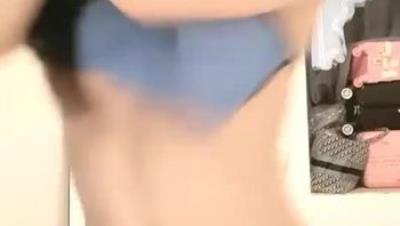 恩熙熙高颜值性感网红妹子情趣装热舞自摸脱光摆弄姿势翘屁股近距离掰穴特写