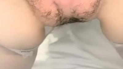 甜美粉嫩妹子啪啪近距离特写深喉口交丝袜撕裆