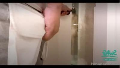 太夸张姐夫偷看我洗澡直接射在浴室外面