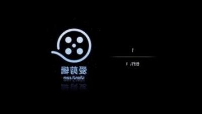 高挑学院派全裸女神长腿粉穴洞口特写摄影湿动手撑开小穴想要有进一步动作