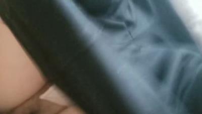 家教给眼镜学妹补习功课趁机把她压在床上一顿啪啪