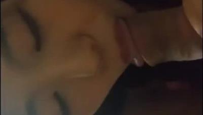 经济学院大学生情侣校外同居日常不雅自拍流出妹子身材不错是个骚货肉丝制服装很诱人1