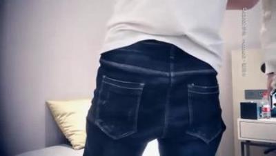 约了个颜值不错性感红唇妹子调情下穿上制服后入