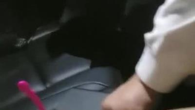 车里的小骚逼骚得很户外车震逼里塞着跳弹自慰呻吟户外撒尿口交各种抽插爆草射了好多