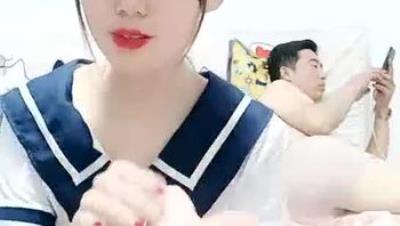 穿上学生制服激情啪啪炮友干不动了硬被拉起来1