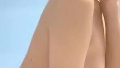 还是学生的清纯小姐姐，舞蹈专业出身，翘翘的美臀白嫩的皮肤，骚起来满屏幕都是骚味