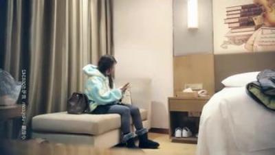 极品白虎妹最后一次返场诱惑艳舞激情性爱