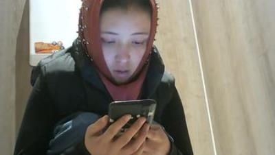 十二月最新流出商场全景厕拍 极品高冷JK红毛衣丝袜妹子脸都冻红了