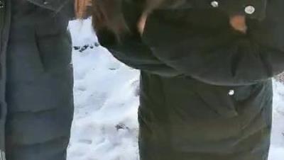 冰天雪地姐妹花户外玩漏出真空漏奶漏逼两个少妇一起舔鸡巴