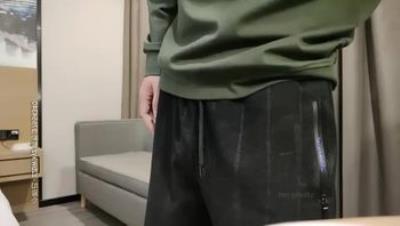 性感大长腿一字马妹子，穿上情趣装扭动调张开 长腿猛操