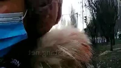 姐妹两户外勾搭路人直播玩刺激 骚的要死