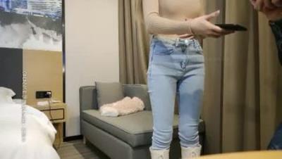 极品高颜值气质美女，穿上性感情趣装 揉搓美乳站立后入