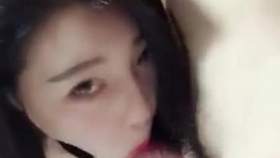 红极一时的清纯玉女【想想】人家想像吸糖果那样吃你鸡巴好吗