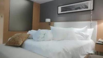 声音嗲嗲高颜值妹子性感黑丝来段艳舞沙发干到床上