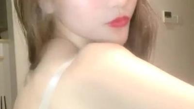 大草莓宝贝 高颜值风骚妹子 扭动诱惑 风情万种