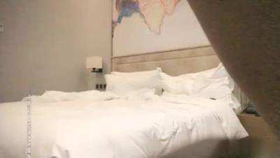 甜美嫩妹子啪啪，深喉口交翘起屁股后入