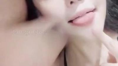 听话的瑜伽小美人，清纯水灵肌肤，一字马女神，喂大屌深喉吃精液，好乖呀！