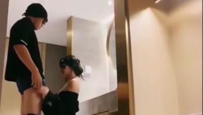 长腿女神爱丝袜的Vivian姐会员定制版流出-爆裂黑丝长腿高跟女神沙发啪啪