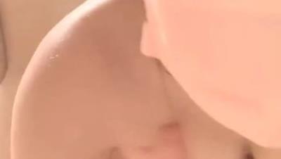 旺仔牛逼糖 挺嫩的两个苗条萌妹，浴室全裸洗澡互摸黄瓜玉米互插扣逼