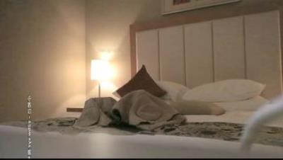 大胸清纯外围女神 情趣装服侍周到，灯光暧昧氛围佳，后入蜜穴娇喘不断