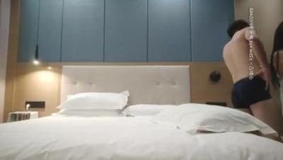 约了个黑色外套妹子啪啪，特写舔逼剪毛上位骑坐