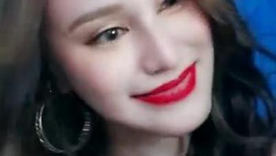 约操泰国选美小姐和黑丝学生妹玩双飞 超爽组合爽翻天