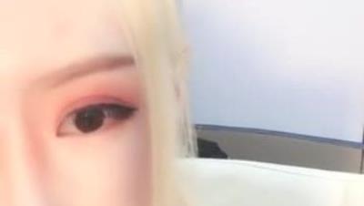 出道音乐歌手【热鲨】，直播间唱起悦耳动听的歌曲，自慰响起呻吟声也是美美哒，赚快钱是会上瘾的！