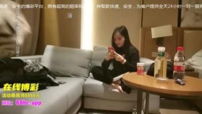 高价网约大奶妹，角度完美插入细节清晰可见，风骚淫荡