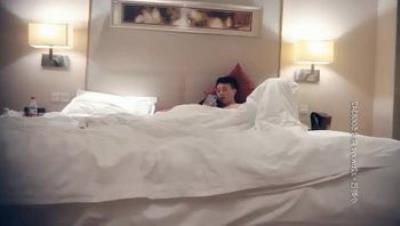 长相甜美花裙妹子，舌吻乳交大力操