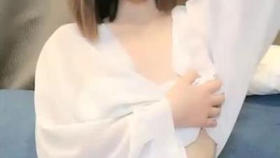 小馨馨送给你 妹子慢慢脱掉道具自慰，黑白丝掰穴特写